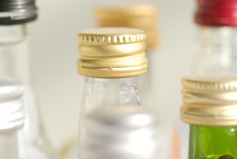 Полицейские Заозерного нашли склад с 1400 бутылками поддельной водки «Талка»