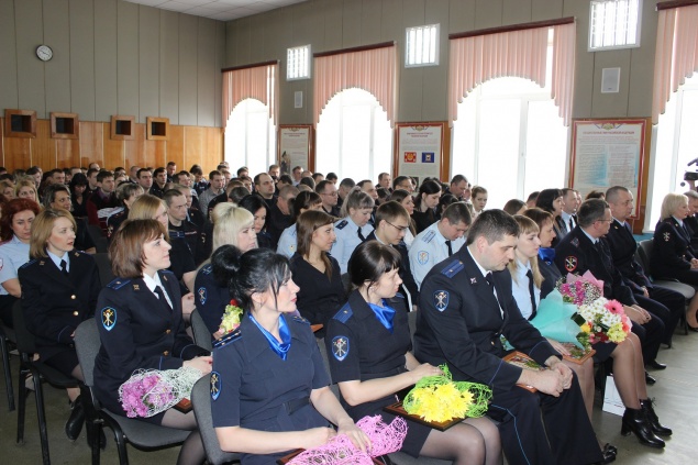 В МО МВД России «Ачинский» поздравили следователей с профессиональным праздником