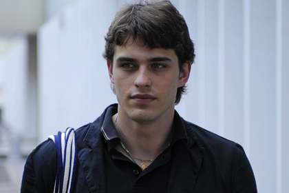 Источник сообщил о падении актера Василия Степанова из окна жилого дома