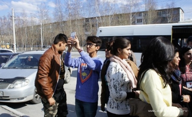 Ачинск с визитом посетила делегация старшеклассников из Индии