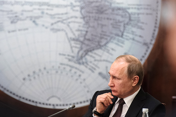 «Смотреть, чтобы нас никто не съел» . Путин сравнил свою работу с охотой на морских чертей.