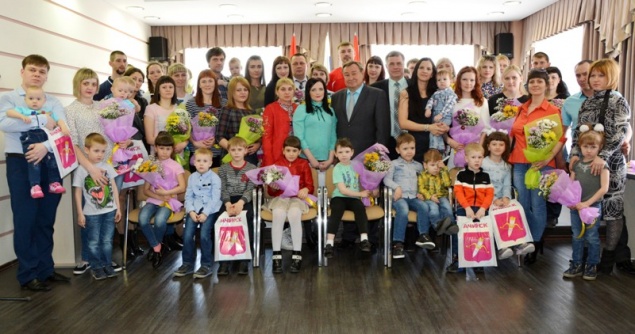 25 ачинских семьей получили сертификаты на приобретение жилья