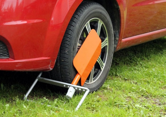 Вместо эвакуации блокировка колес - новая депутатская инициатива