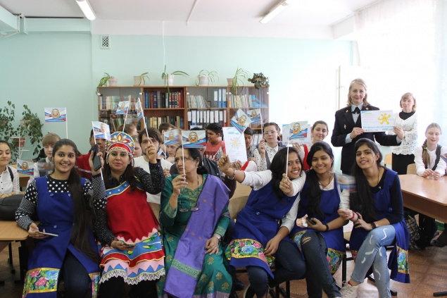 Индийские и сибирские школьники призвали водителей соблюдать безопасность на дорогах