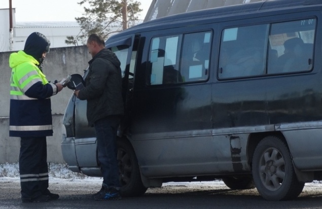 Дорожные полицейские в Ачинске в рамках операции «микроавтобус» проверили более 130 транспортных средств