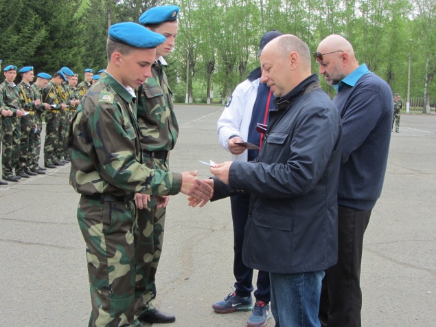 В Ачинске кадетам вручили значки ГТО