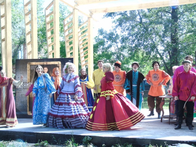 Ачинцев приглашают поиграть в народные игры и выиграть бесплатные билеты на 83-й театральный сезон