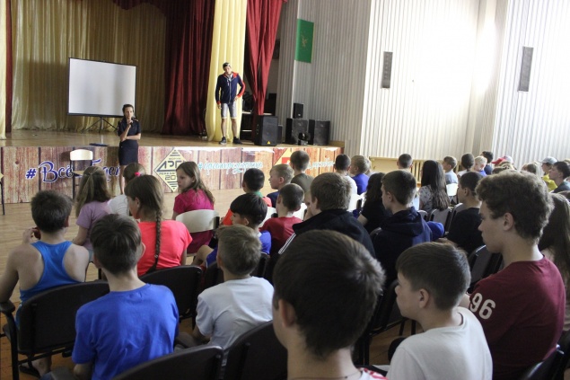 Ачинские полицейские провели встречу с подростками в загородном лагере