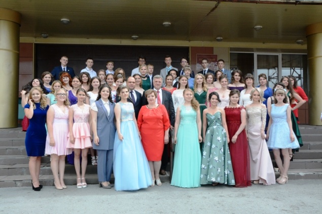 Лучшим ачинским выпускникам вручили медали «За особые успехи в учении»