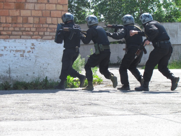 В Ачинске прошли масштабные учения по задержанию сбежавших преступников