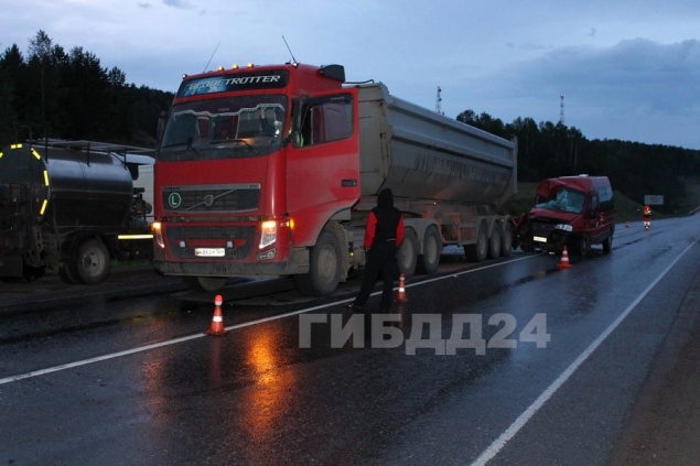 12 человек пострадали в ДТП с участием автобуса и грузовика под Красноярском