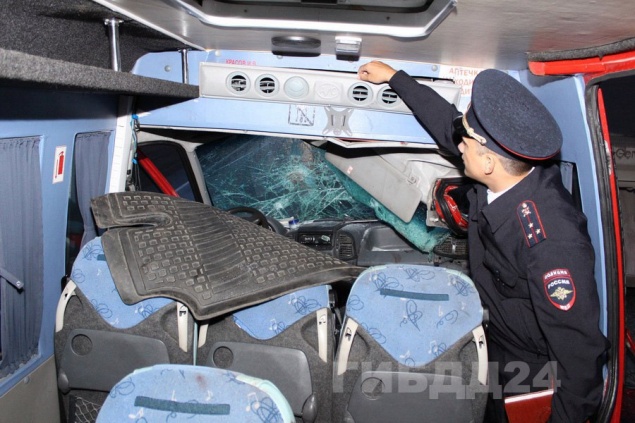 «Водитель залипал в телефон»: пассажиры рассказали свою версию аварии автобуса