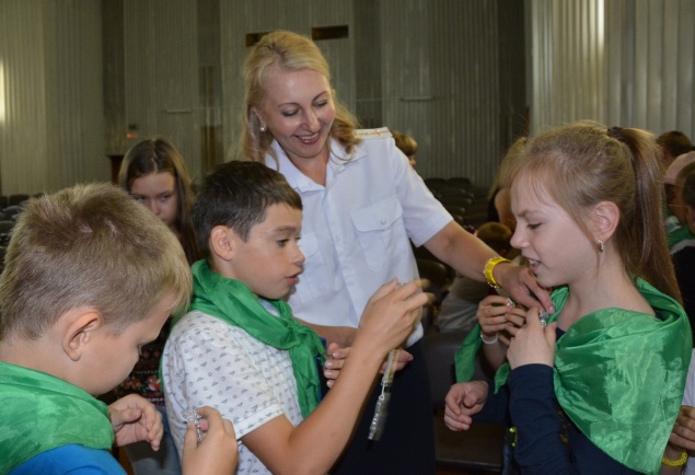 Сотрудники Госавтоинспекции и общественники в Ачинске встретились с детьми оздоровительного лагеря «Сокол»