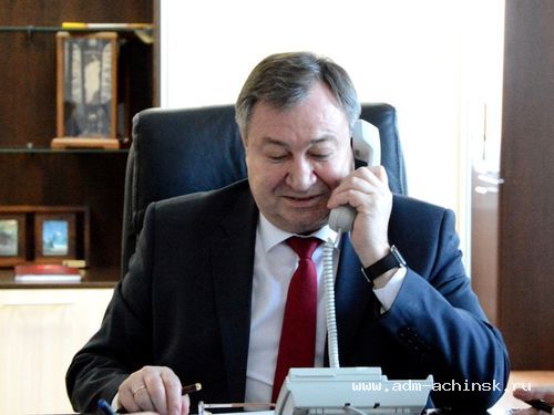 Работа прямой телефонной линии главы города продолжается