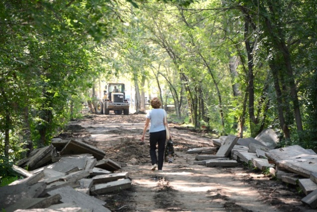 В ачинском парке Победы продолжается реконструкция