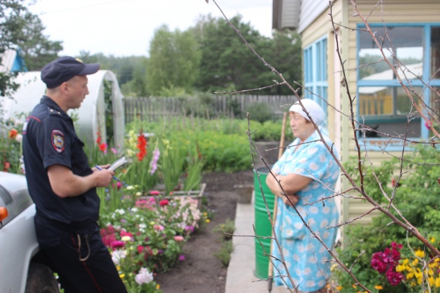 В Ачинске сотрудники полиции навестили дачников