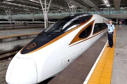 В Китае запустили самый быстрый в мире поезд