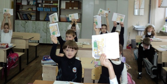 В Ачинске автополицейские и юные инспекторы движения провели массовый мониторинг детской дорожной безопасности