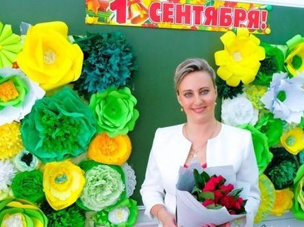 Участница Всероссийского конкурса «Учитель года России» Оксана Зраева принимала поздравления