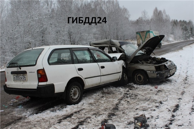 Два человека погибли и еще шестеро пострадали в ДТП под Балахтой