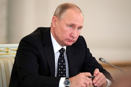 Путин подписал закон о ежемесячных выплатах при рождении первенца