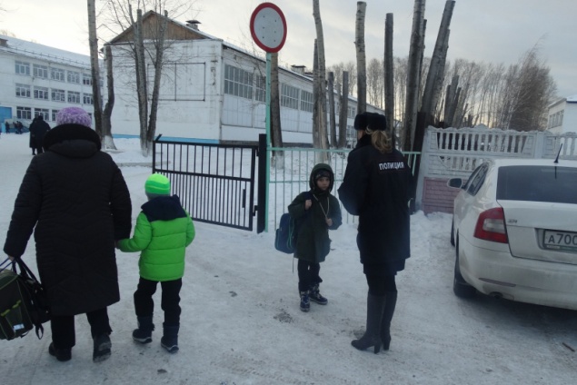 Госавтоинспекторы призывают водителей быть внимательными на дороге в связи с окончанием школьных каникул