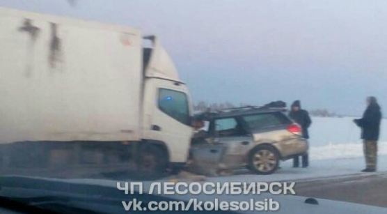 На трассе до Енисейска в лобовом столкновении с грузовиком погиб мужчина
