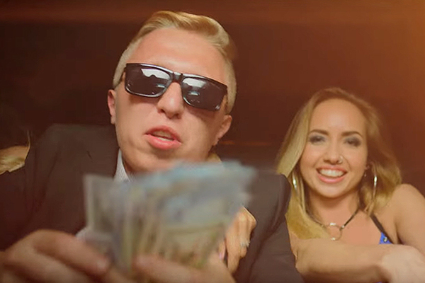 ТРАТЯТ И НЕ ПЛАЧУТ