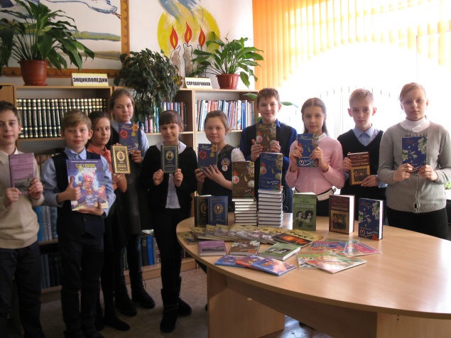 Более 2000 книг поступили в школы и детсады Ачинска