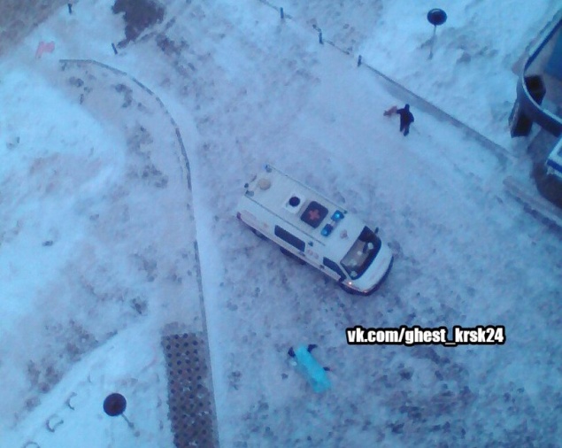 В Красноярске с 20-этажки на ул.Алексеева упал и разбился молодой парень