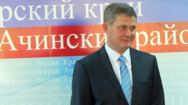 Главу Ачинского района отхлестали по лицу газетой