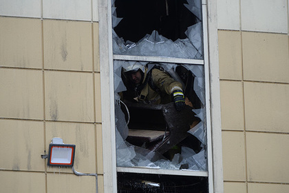 Тела двух погибших при пожаре в Кемерове нашли в лифте