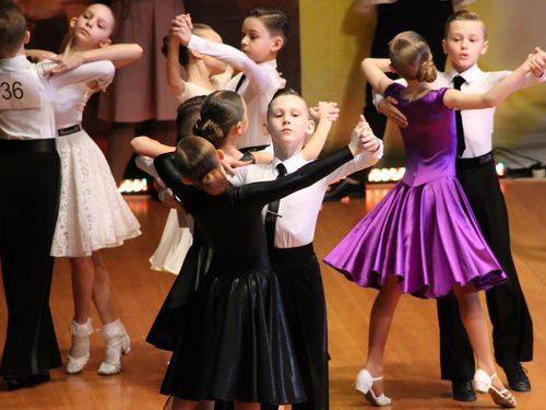 В Ачинске завершился открытый турнир по спортивным бальным танцам на Кубок Главы города