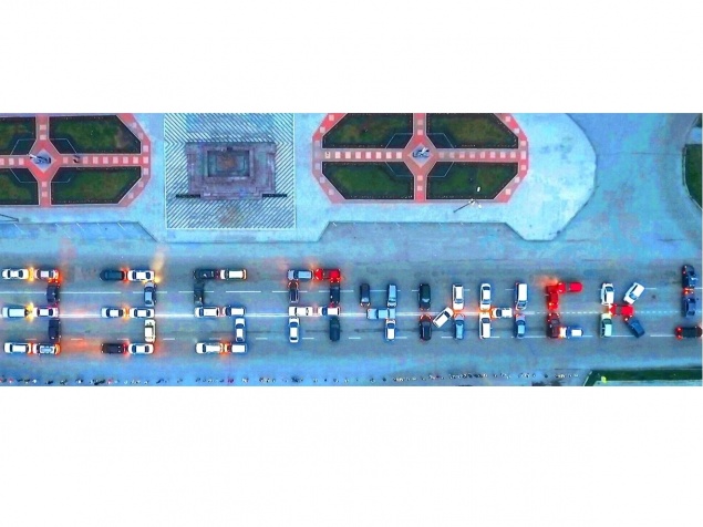 Ачинские автомобилисты оригинально поздравили город с юбилеем