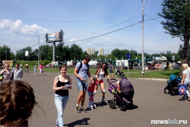 Во всемирный День отца красноярские мамы вышли на забег с колясками