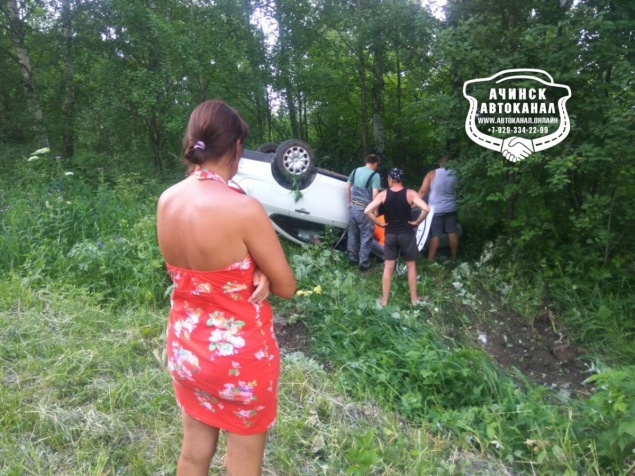 Фура вытолкнула арендованную иномарку в кювет под Назарово