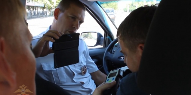 В Ачинске полицейские задержали таксиста, находившегося за рулем в нетрезвом состоянии