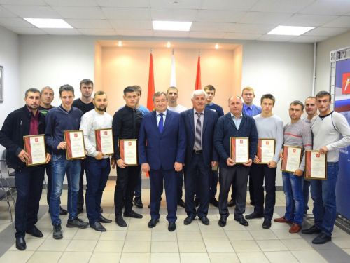 Дебют ФК «Нефтяник»: Глава Ачинска наградил серебряных призёров Первенства России