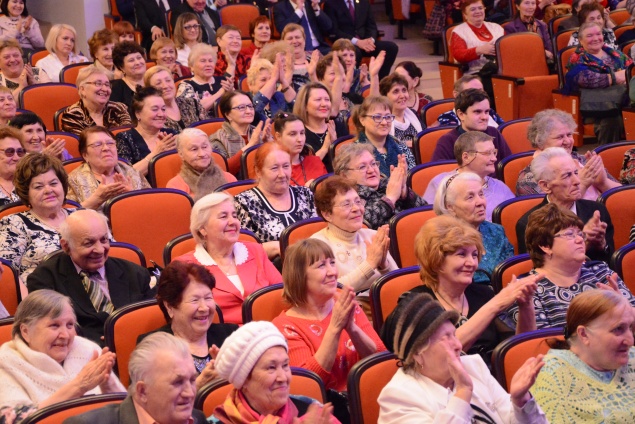 Поздравления на дому, праздничные концерты, музыкальные вечера, выставки и чаепития: Ачинск готовится ко Дню старшего поколения