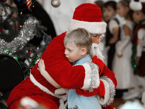 В Ачинск поступило более 500 новогодних подарков детям-инвалидам