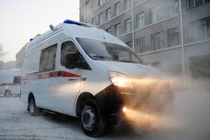 Россияне вызвали скорую и забросали ее камнями