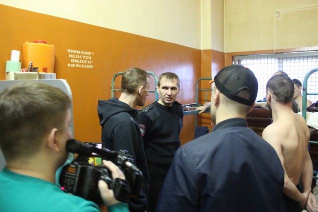 Ачинские общественники пообщались с административно – арестованными гражданами