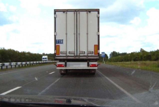 Сколько бензина можно сэкономить, если ехать позади фуры?