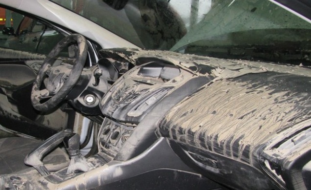 Откуда берется и как убрать пыль с приборной панели в салоне авто