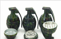 В красноярской гостинице посетитель решил напугать администратора муляжом гранаты. Эвакуировали 15 человек