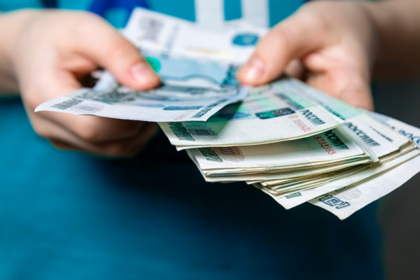 Нерадивый алиментщик из Шушенского выплатил полумиллионный долг сыну из-за желания отдохнуть за границей