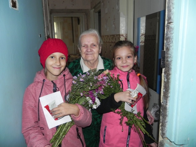 В Ачинске дети-волонтеры взяли шефство над «Домом ветеранов»