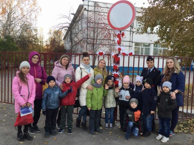 Сердечная инсталляция из световозвращателей напомнила ачинским автолюбителям о безопасности дорожного движения