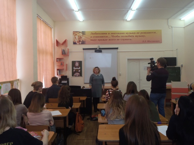 Сотрудники АМРБ к Всемирному дню борьбы со СПИДом организовали мероприятия на двух ведущих молодежных площадках города