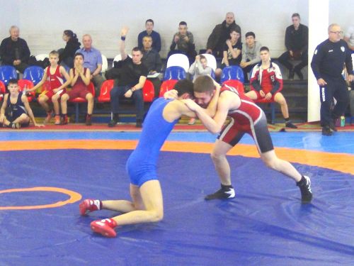 Более 80 борцов из Ачинска, Назарово, Назаровского района и Красноярска почтили память выдающегося ачинского спортсмена Геннадия Ластовка